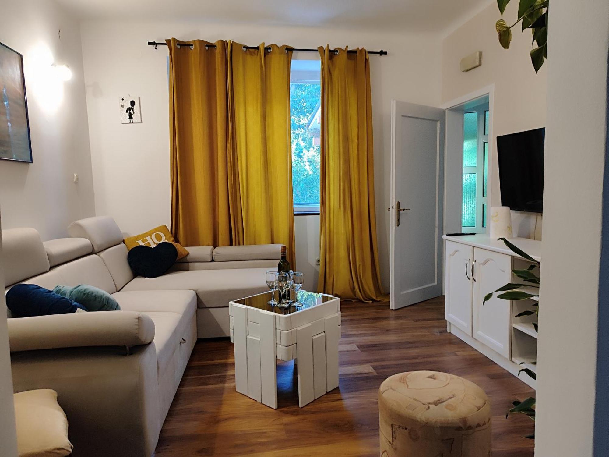 Apartman Daniel With Free Parking Mundanije ภายนอก รูปภาพ